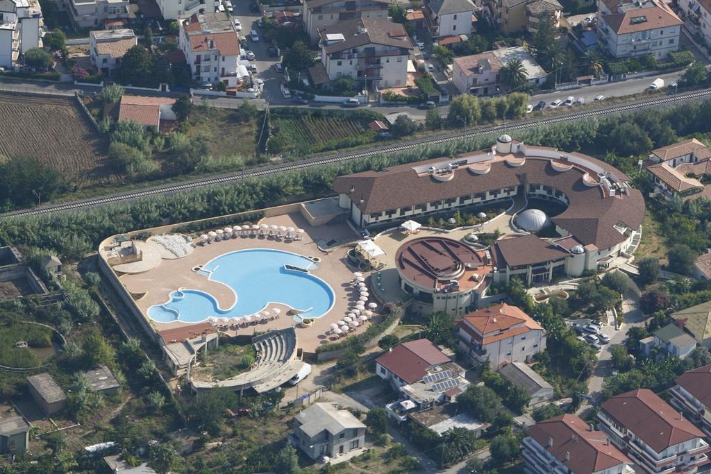 Hotel Resort Lido Degli Aranci Vibo Valentia Exterior foto